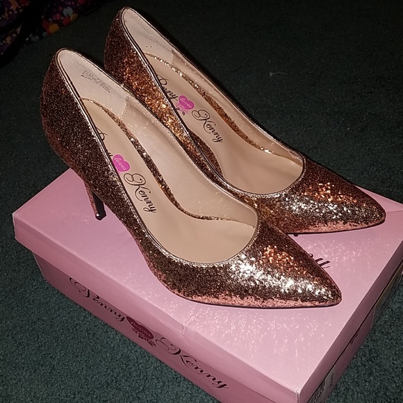 Penny Loves Kenny Shoes - Gold pointed toe pumps